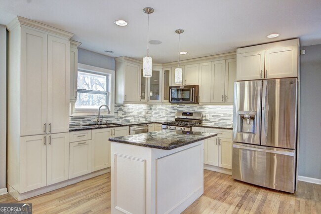 Building Photo - 2715 Drew Valley Rd NE