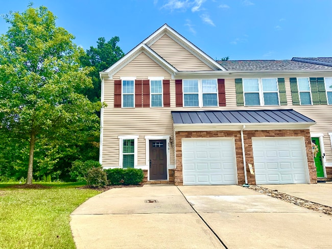 Building Photo - 2501 Silverthorn Dr