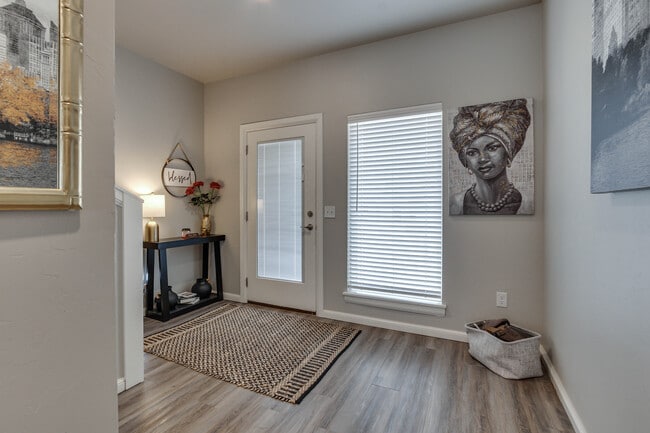 Foto del edificio - 2641 Cedar Tree Rd