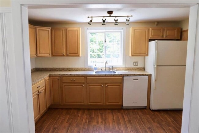 Building Photo - 200 Waseca Ave
