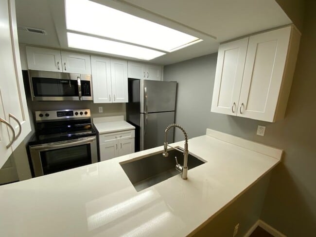 Building Photo - 447 S Memphis Way