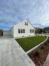 Building Photo - 900 Main St