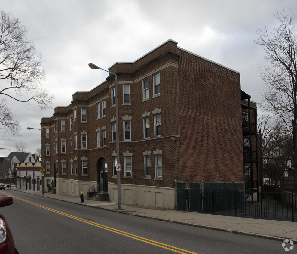 Building Photo - 428 Adams St