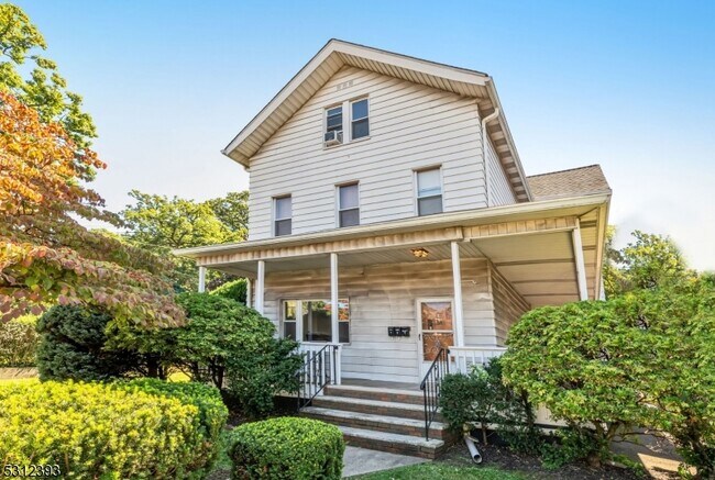 Building Photo - 182 Belleville Ave