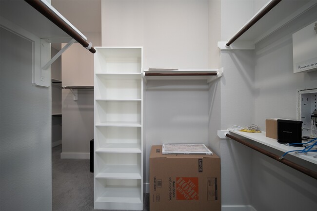 Building Photo - 5743 Kiam St