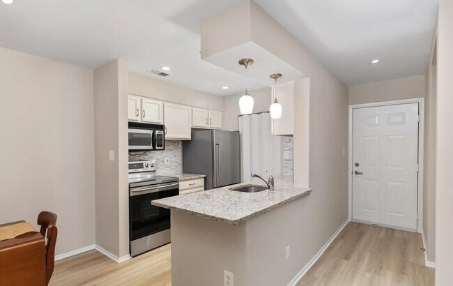 Foto del edificio - 1706 Ascot Way