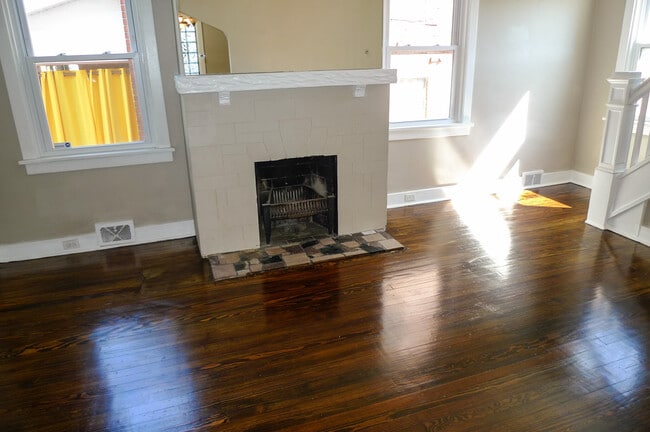 Building Photo - 2833 Midland Street