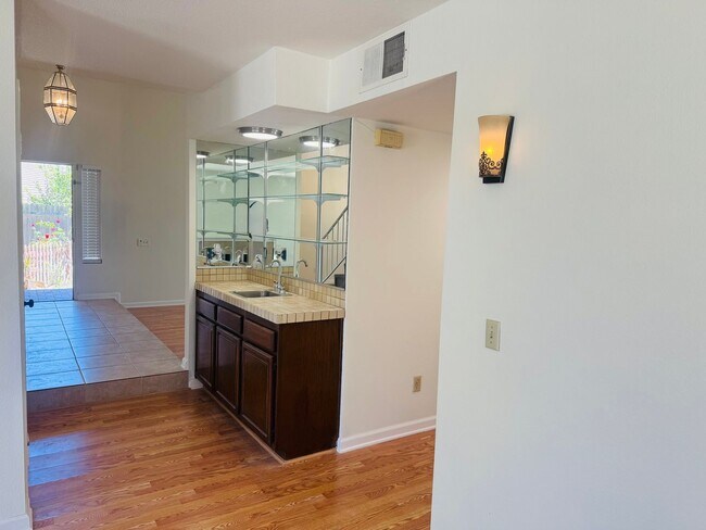 Foto del edificio - 4 Bedroom Cul-de-Sac Home in Mission Oaks
