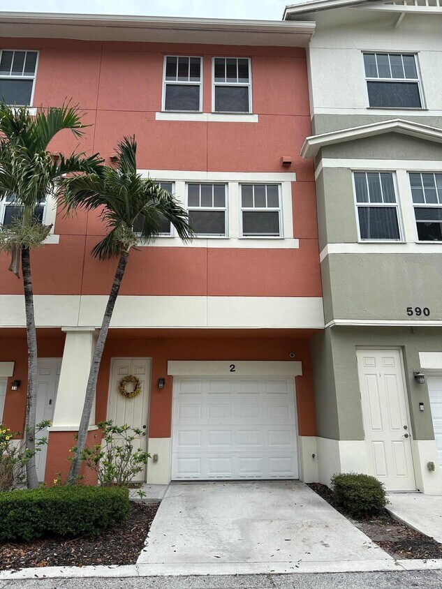 590 Amador Ln Unit 2, West Palm Beach, FL 33401 Condo for Rent in