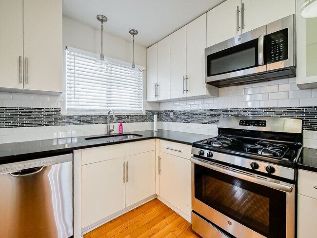 Foto del edificio - Stylish Living Meets Everyday Comfort in Royal Oak