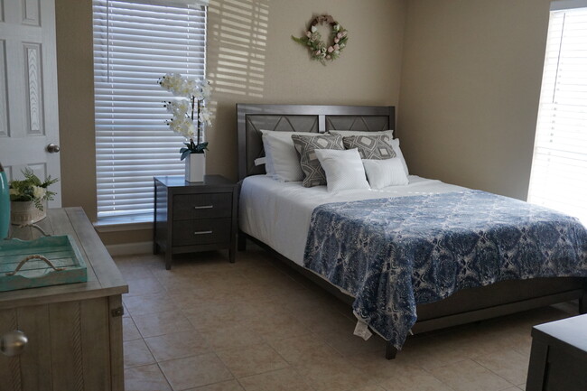 1 bed 1 bath bedroom - Falls of Chelsea Lane