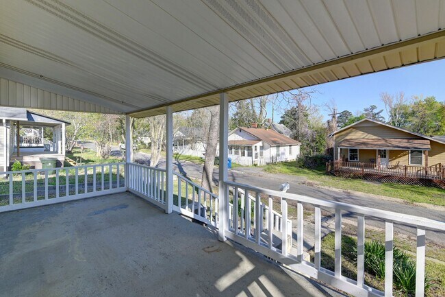 Foto del edificio - Beautiful historic home for rent in The Avenues of West Columbia!