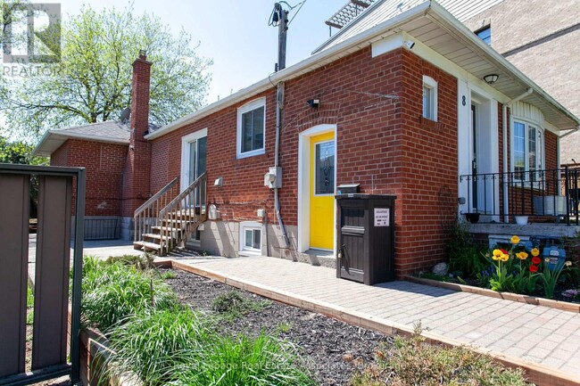 Building Photo - 8 Acorn Ave