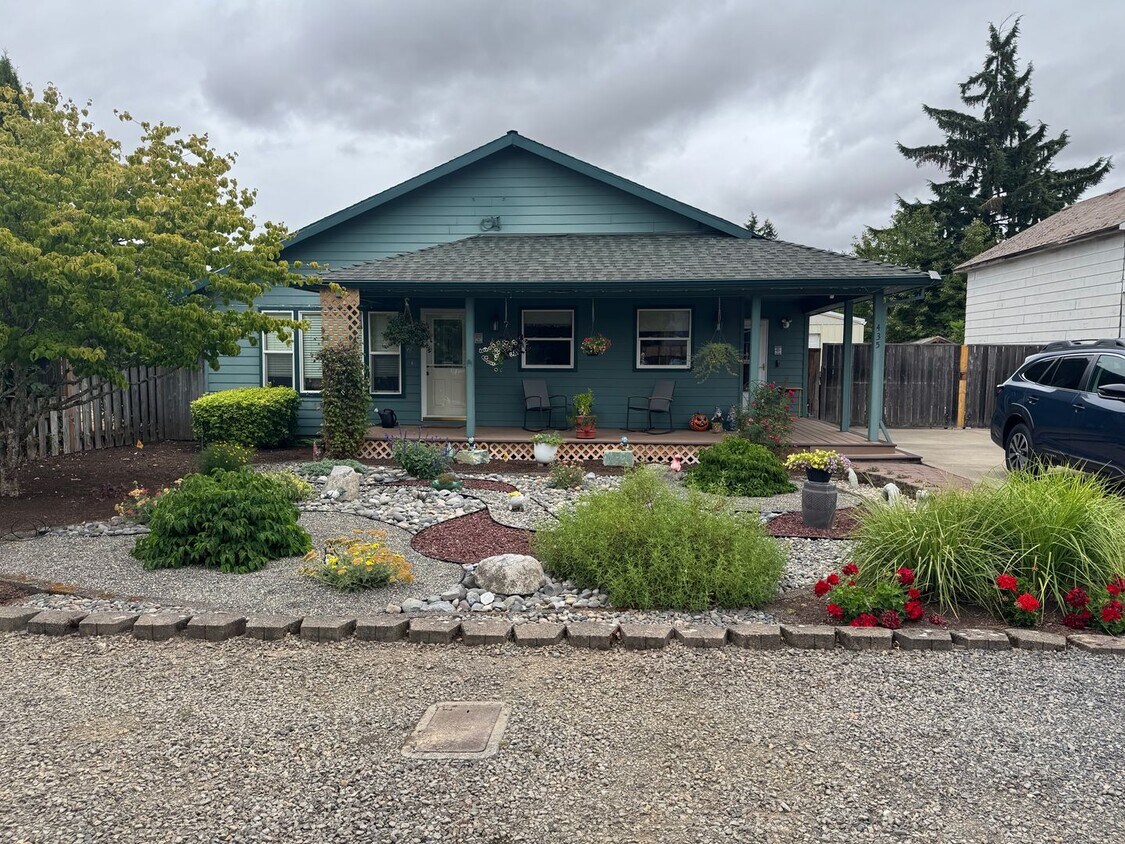 Primary Photo - Large Lot Near Downtown Hillsboro
