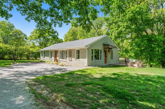 Building Photo - 3 Bedroom Furnished in Oldham County