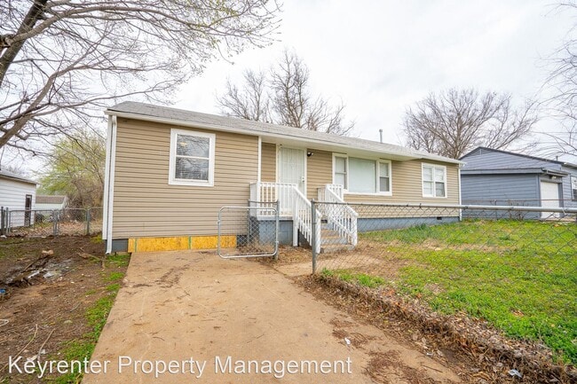 Building Photo - 4 br, 1 bath House - 735 E 42nd Pl N