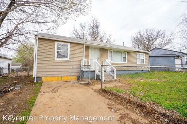 Foto del edificio - 4 br, 1 bath House - 735 E 42nd Pl N
