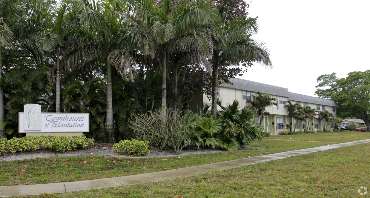 Building Photo - The Townhomes Of Plantation