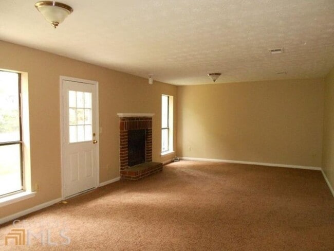 Building Photo - 132 Sandalwood Cir