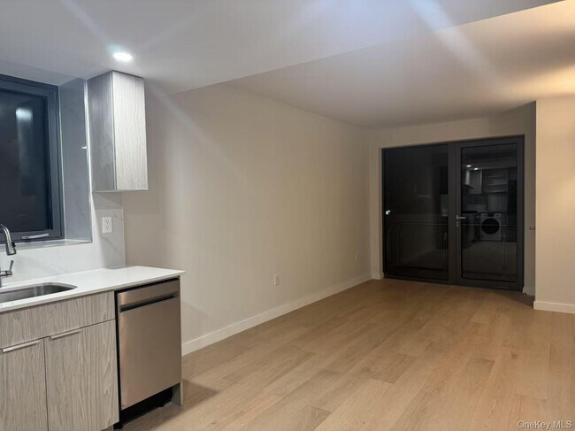Foto del edificio - 136-80-13641 41st Ave