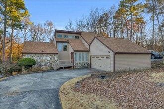 Building Photo - 1616 Maple Ridge Dr