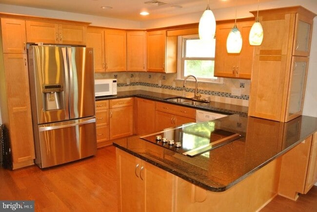 Building Photo - 421 Park Hills Dr
