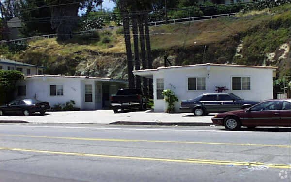 Primary Photo - 3206-3216 Reynard Way