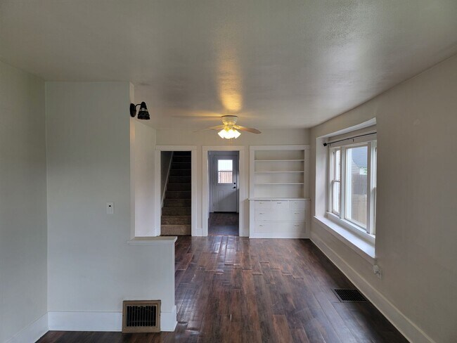 Foto del edificio - Beautiful 4-Bedroom Home In The Garland Di...