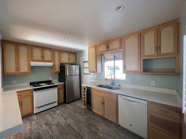 Kitchen - 3057 Los Robles Rd