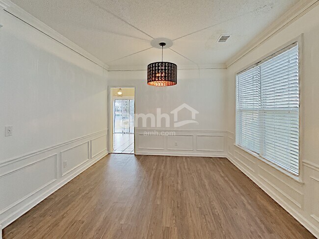 Foto del edificio - 2208 Sprucewood Dr NW