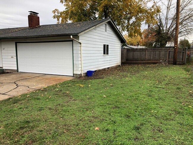 Foto del edificio - Updated 3 bedroom 1 bath house in Springfi...