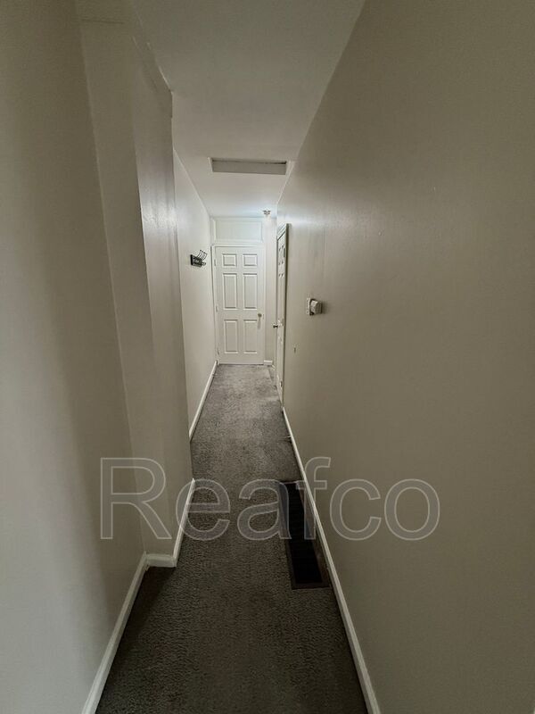Building Photo - 349 1/2 E Welch Ave