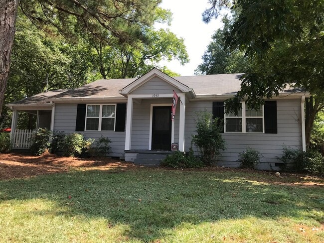 Building Photo - Three Bedroom in the Heart of Five Points