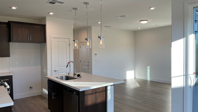 Foto del edificio - 616 Whisper Ln