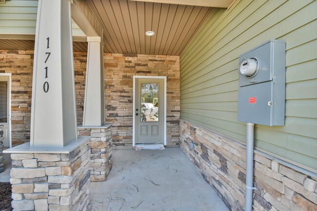 Building Photo - 1710 Sound Haven Ct