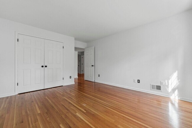 Building Photo - 456 9th St