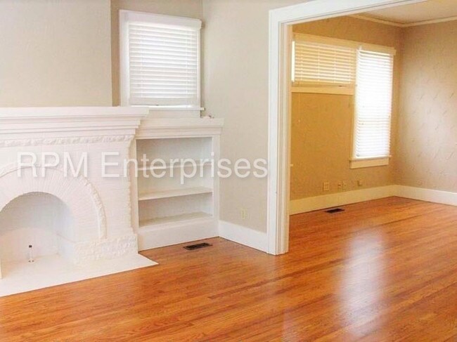 Foto del edificio - 3021 N Robinson Ave