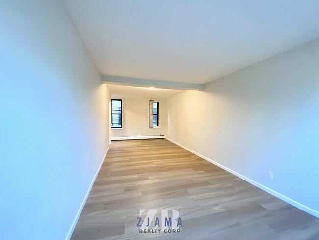 Building Photo - 152 Parkside Ave