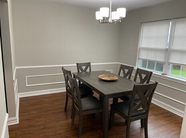 Foto del edificio - 4BR/2.5BA – Bright, Spacious & Move-In Ready