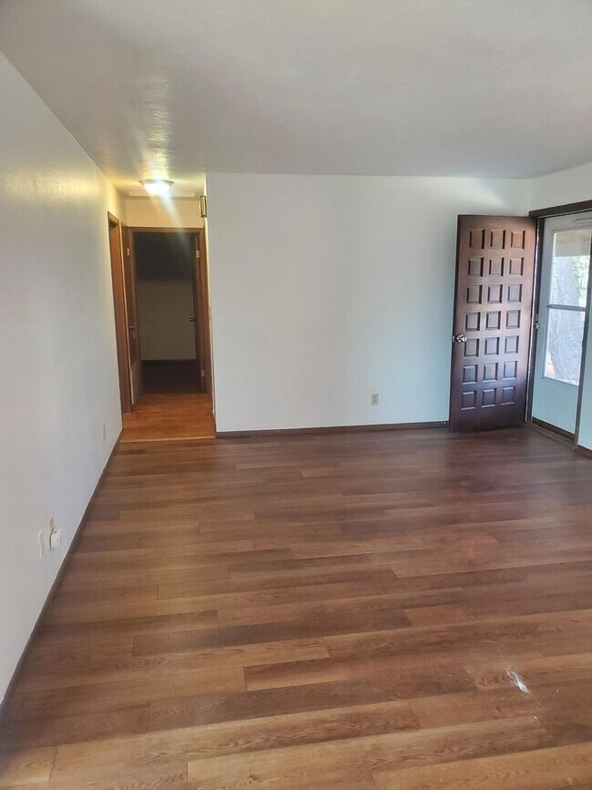 Foto del edificio - 2 bedroom 1 bath home with view and shop