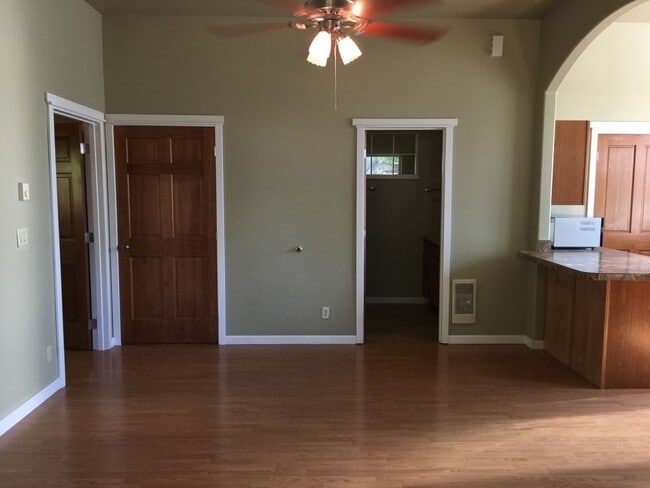 Building Photo - 2781 Spring Blvd