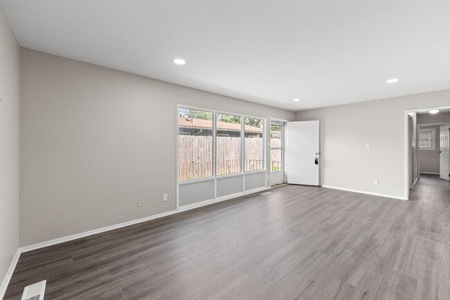 Building Photo - 6433 New Hampshire Ave