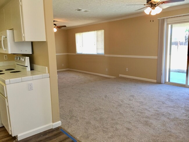 Foto del edificio - Ashlan & Fowler 3 Bedroom - Griffith Ave.