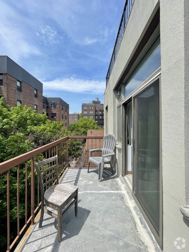 Building Photo - 434 W 238th St