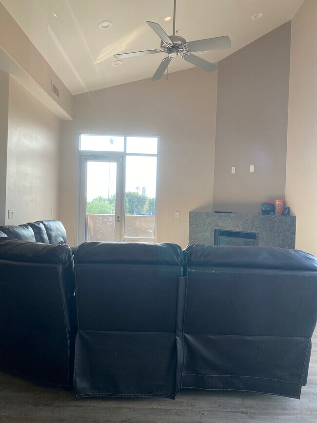 Living Room - 502 N Campbell Ave