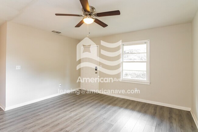 Foto del edificio - 5760 Valleybrook Rd