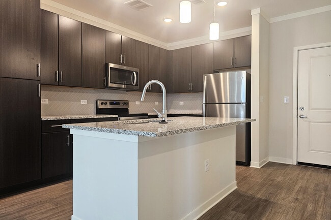 Building Photo - The Reserve at Cool Springs
