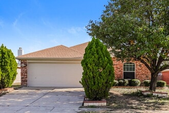 Building Photo - 3020 Meadowbrook Dr