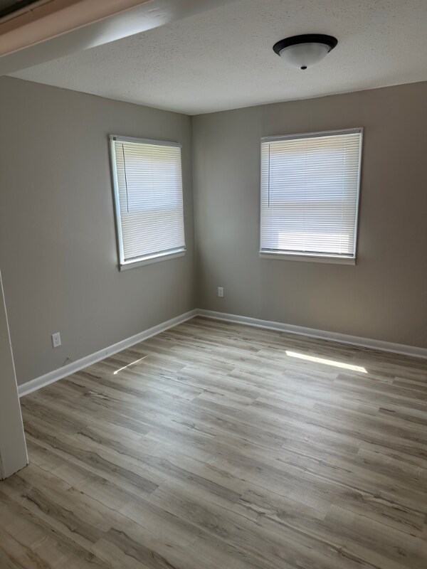 Building Photo - 214 N Main St