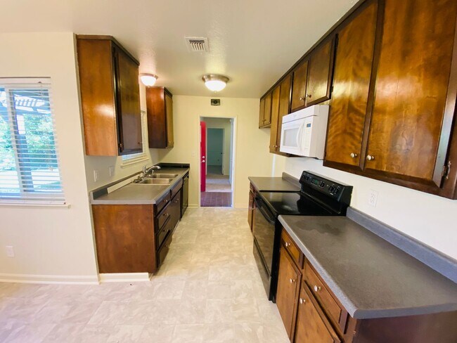 Foto del edificio - Charming Elk Grove Home